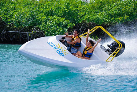 Live an incredible day practicing the most wanted water activities in Cancun.