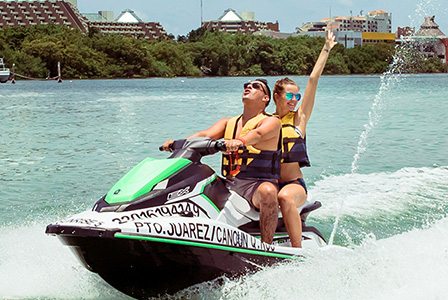 Go faster than ever in the Cancun waters and feel a rush of adrenaline.