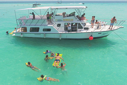 Live a wonderful snorkel adventure and enjoy the beautiful Isla Mujeres.
